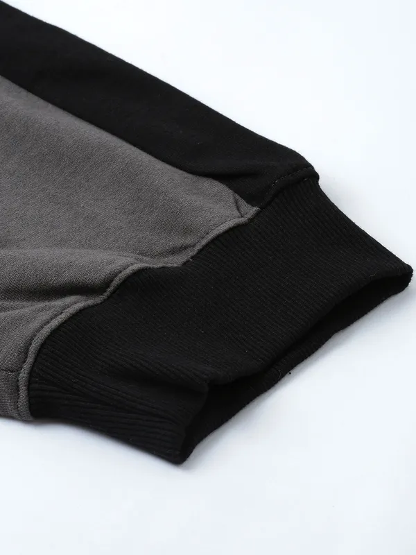 Grey_And_Black_Color_Block_Cotton_Blend_Capri_Joggers_For_Men