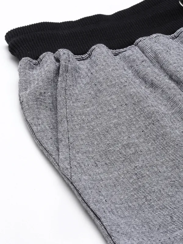 Grey_Textured_Knit_Cargo_Shorts_Contrast_Waistband_For_Men