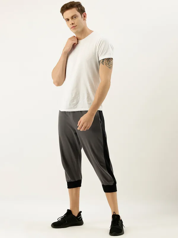 Grey_And_Black_Color_Block_Cotton_Blend_Capri_Joggers_For_Men