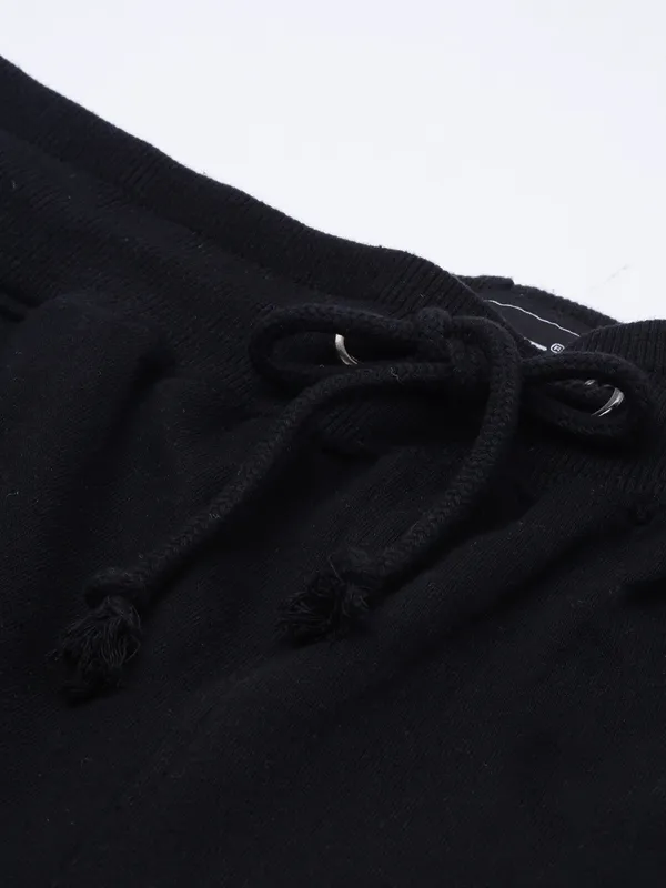 Black_Cotton_Blend_Relaxed_Fit_Drawstring_Shorts_For_Men