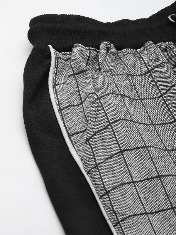 Grey_Checked_Cotton_Blend_Drawstring_Shorts_For_Men
