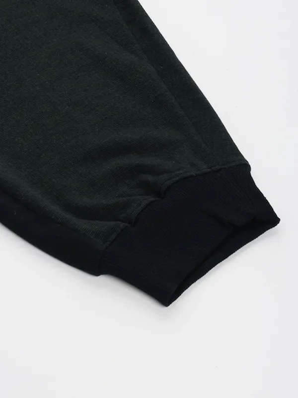 Black_Cotton_Blend_Relaxed_Fit_Capri_Joggers_For_Men