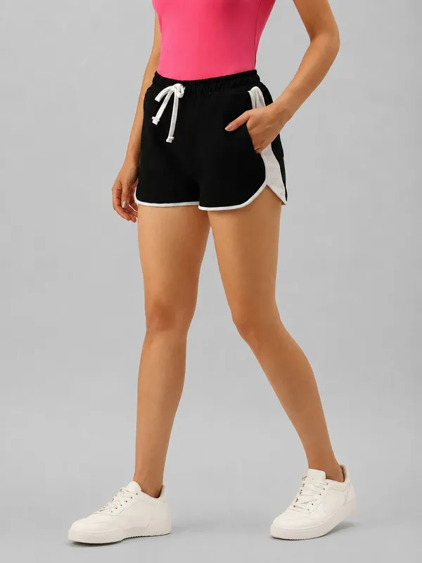 Black_And_White_Piping_Cotton_Blend_Dolphin_Hem_Shorts_For_Women