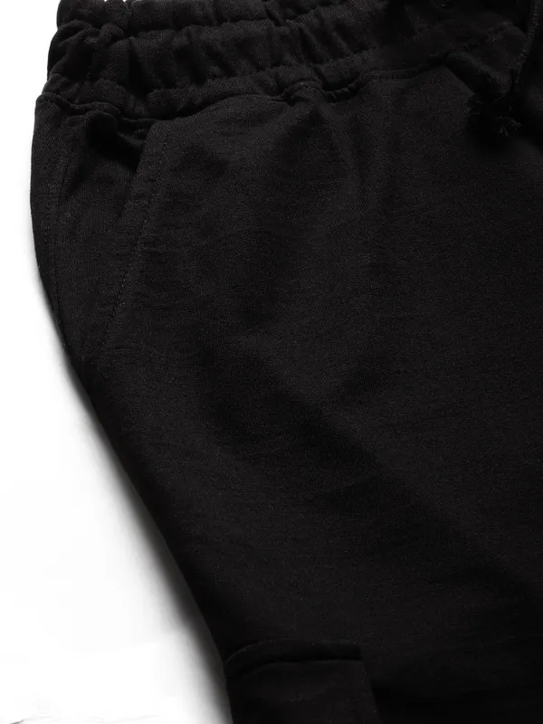 Black_Cotton_Blend_Cargo_Shorts_For_Men