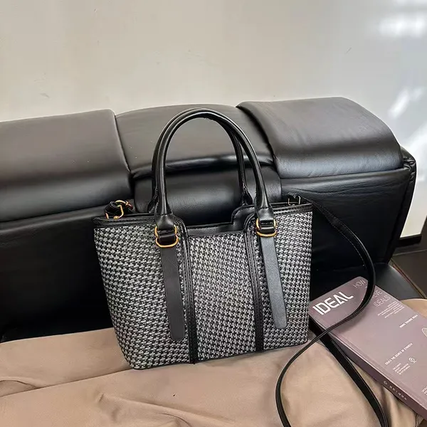 Black_Pu_Fabric_Premium_Tote_Bag_For_Women