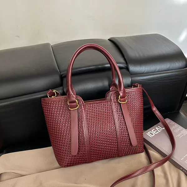 Burgundy_Pu_Fabric_Premium_Hand_Bag_For_Women