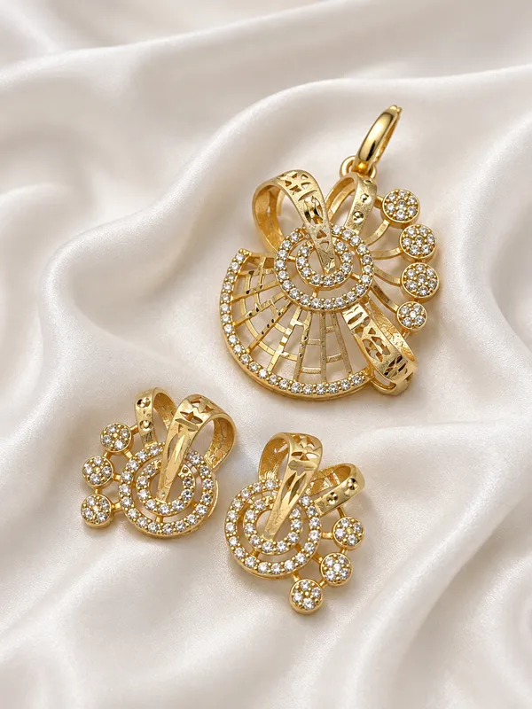 18kt_gold_platted_,_combo_set_of_earrings_and_pendant_