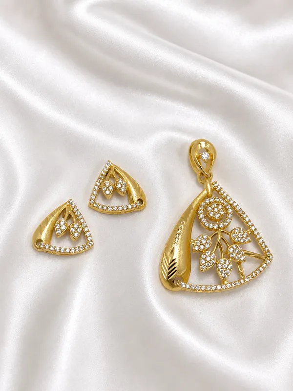 Gold_Brass_Alloy_Earrings_For_Women