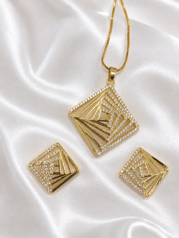 Gold_Brass_Alloy_Earrings_For_Women