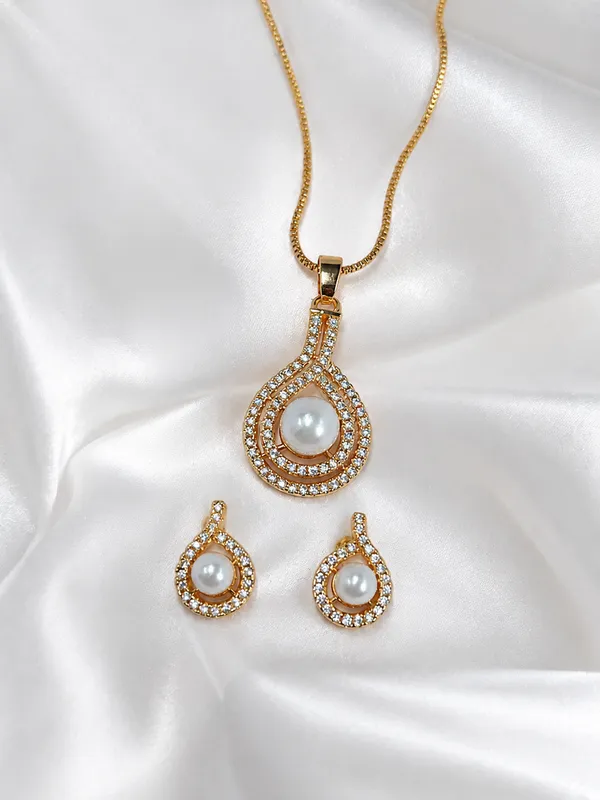 Gold_Brass_Alloy_Earrings_For_Women