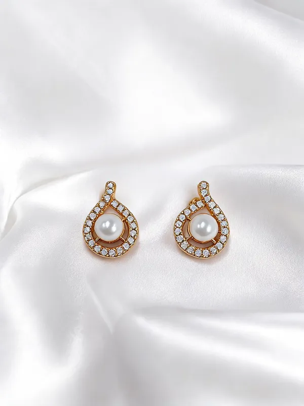 Gold_Brass_Alloy_Earrings_For_Women
