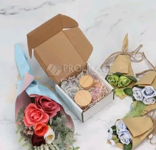 White_Paperboard_Gift_Boxes_With_Thank_You_Stickers_Combo_Pack