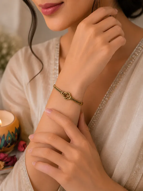 Golden_Knot_bracelet_for_Women