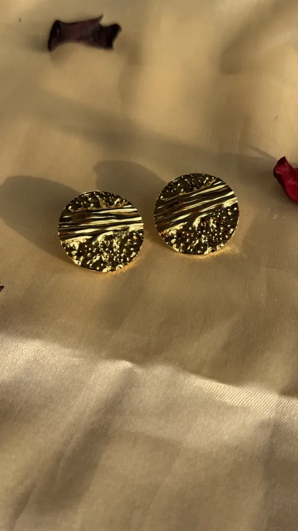 Moltem_Gold_statement_studs