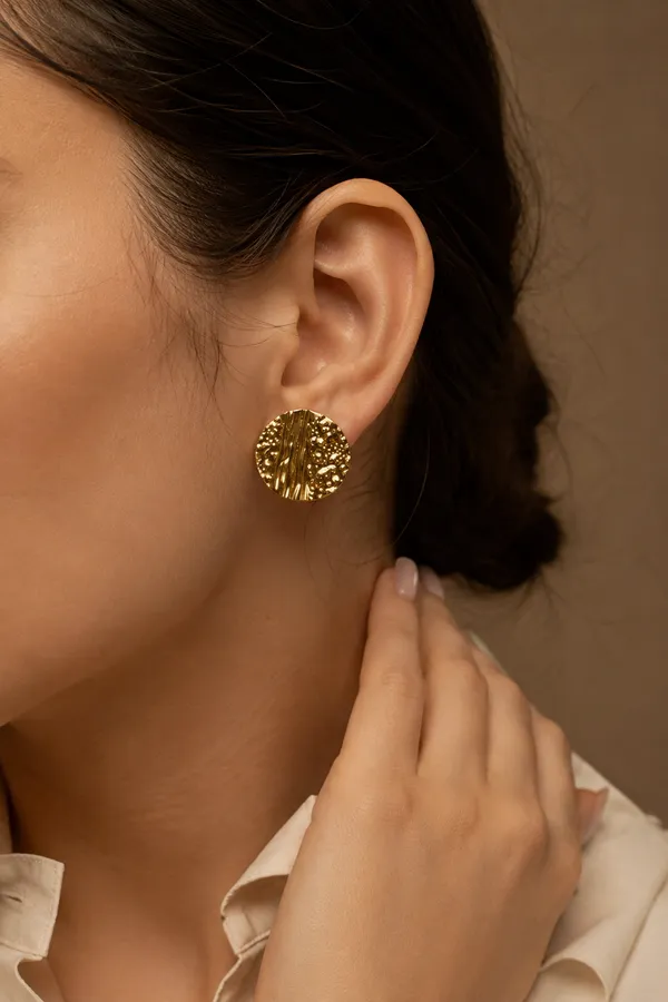 Moltem_Gold_statement_studs