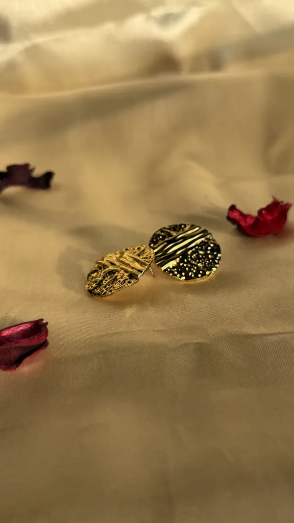 Moltem_Gold_statement_studs