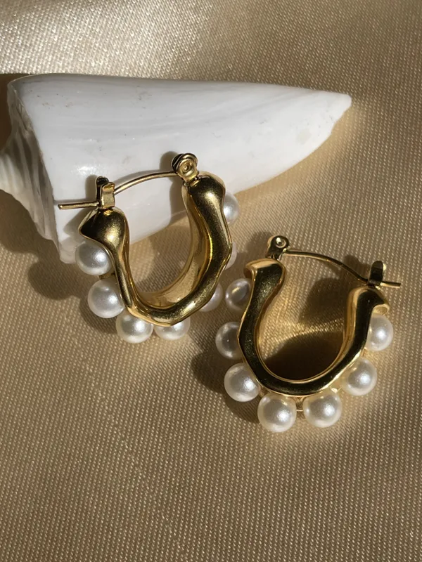 Pearl_Lined_Gold_Hoops,_Vintage_Style