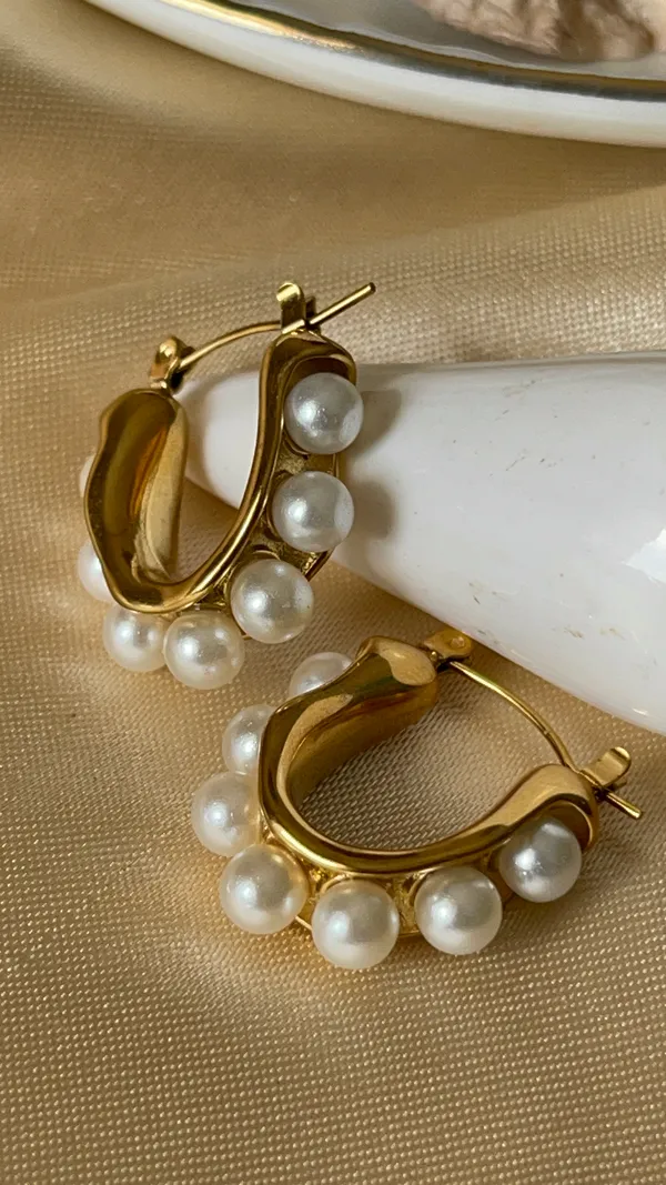 Pearl_Lined_Gold_Hoops,_Vintage_Style