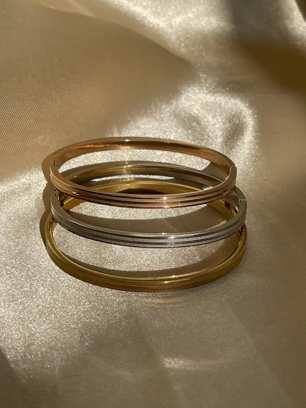 Set_Of_Beautiful_Textured_Bracelet_,_Gold_Rose_Gold,_And_Silver
