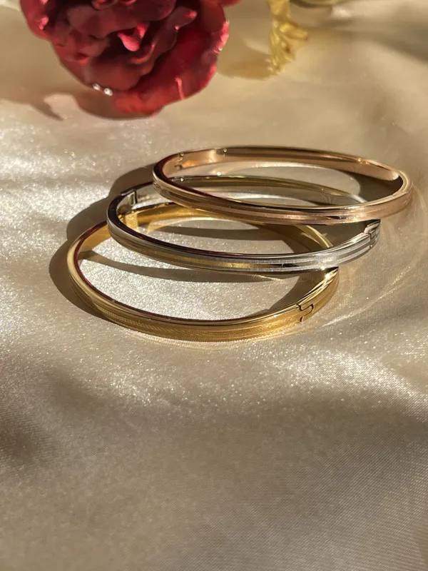 Set_Of_Beautiful_Textured_Bracelet_,_Gold_Rose_Gold,_And_Silver