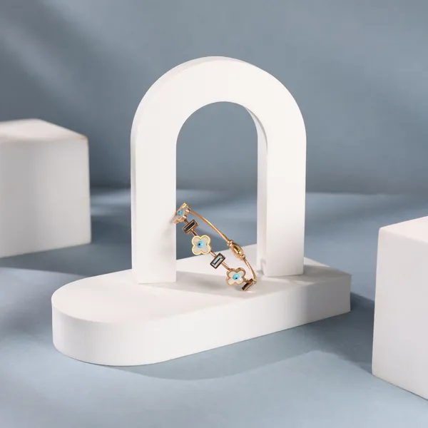 Floral_Bracelet_With_Magnet_Lock