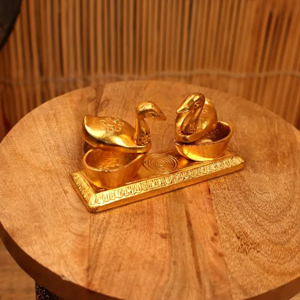 Handcrafted_Golden_Metal_Duck_Combo_Set_–_Duck_Plate_&_2_Duck_Chopda
