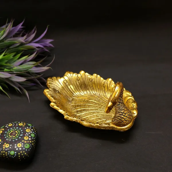 Handcrafted_Golden_Metal_Duck_Combo_Set_–_Duck_Plate_&_2_Duck_Chopda