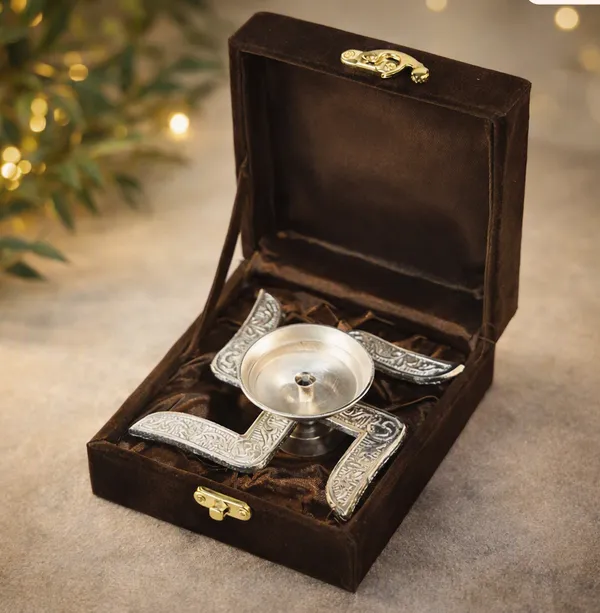 Metal_Swastik_Diya_in_Velvet_Box_(4X4)