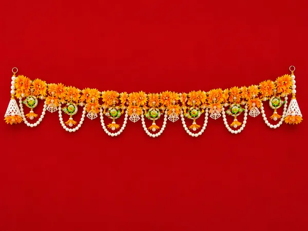 Pearl_Cascade_Festive_Door_Hanging