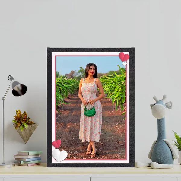 Customized_Black_Wooden_Photo_Frame_Pink_White_Heart_Border