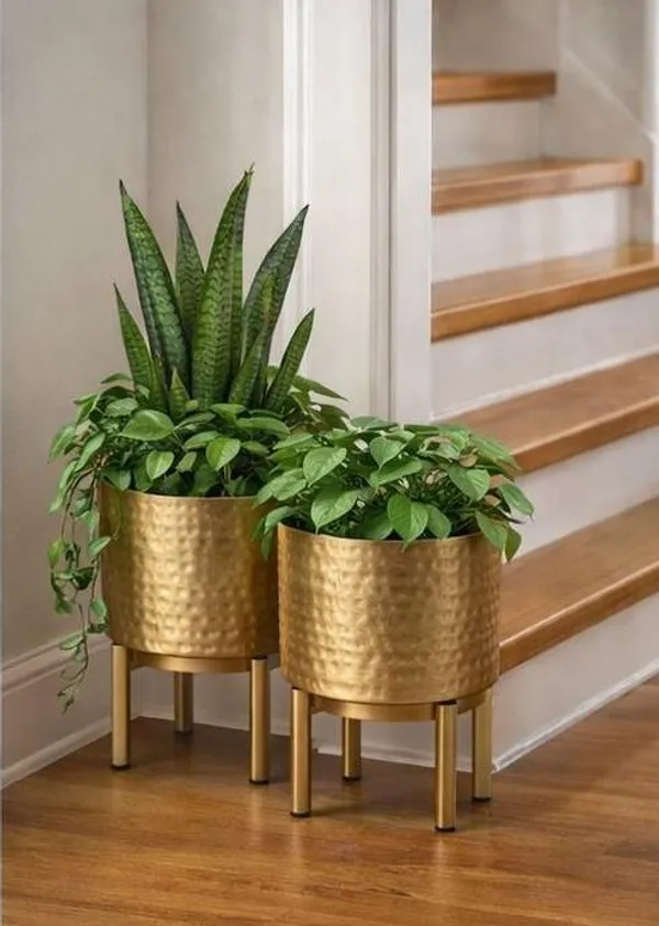 Gold_Hammered_Metal_Planter_Stand_Set_of_2