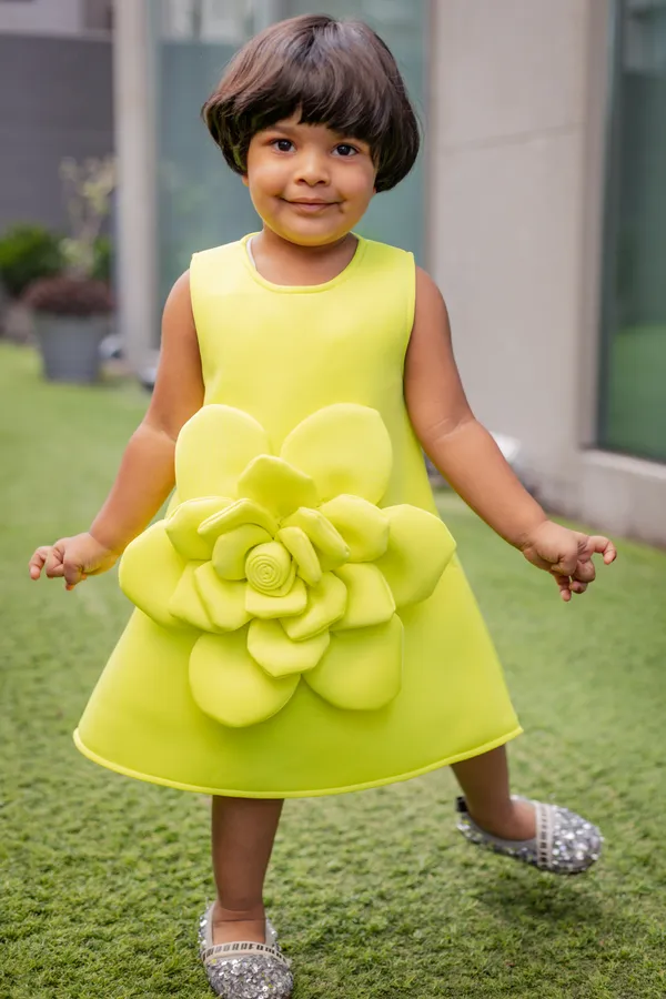 Yellow_Neoprene_Flared_Sleeveless_Frock_For_Girls