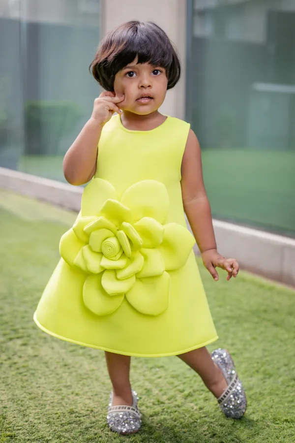 Yellow_Neoprene_Flared_Sleeveless_Frock_For_Girls