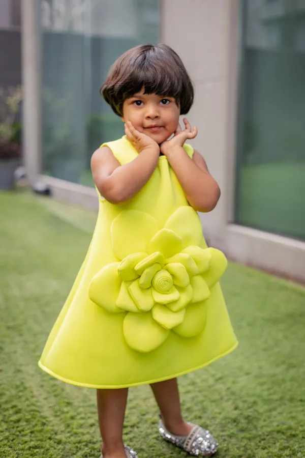 Yellow_Neoprene_Flared_Sleeveless_Frock_For_Girls