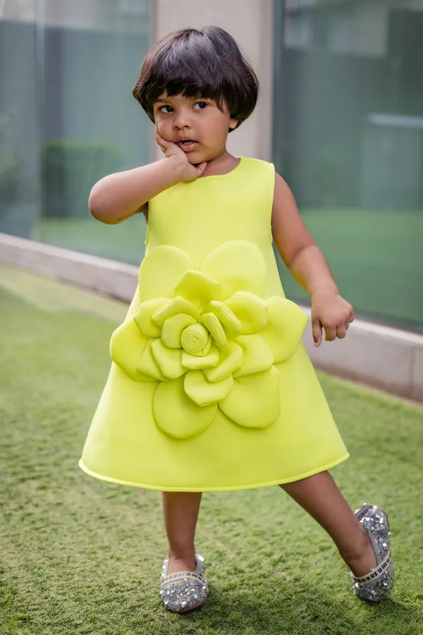 Yellow_Neoprene_Flared_Sleeveless_Frock_For_Girls