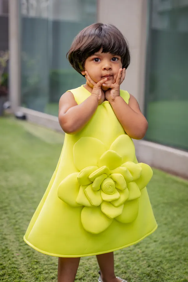 Yellow_Neoprene_Flared_Sleeveless_Frock_For_Girls