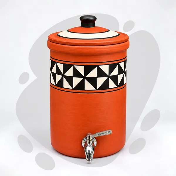 Classic_Pinwheel_Clay_Water_Pot_(9_Litres)