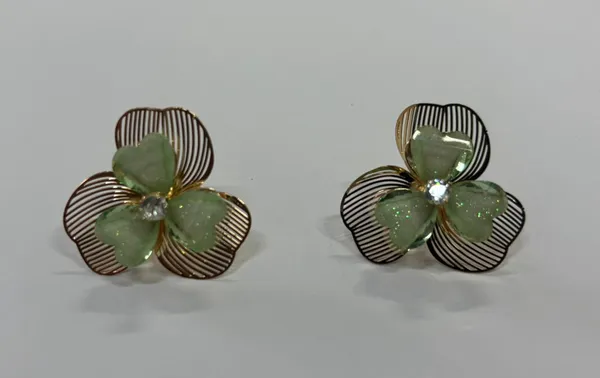 Green_Stone_Gold_Tone_Floral_Stud_Earrings_For_Women