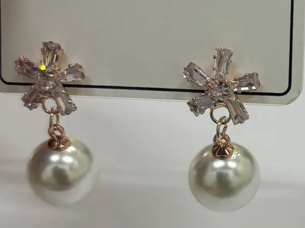 White_Pearl_Drop_Earrings_With_Crystal_Flower_Studs