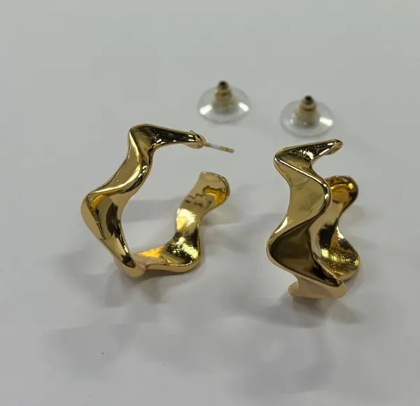 Gold_Tone_Wavy_Hoop_Earrings_With_Transparent_Studs