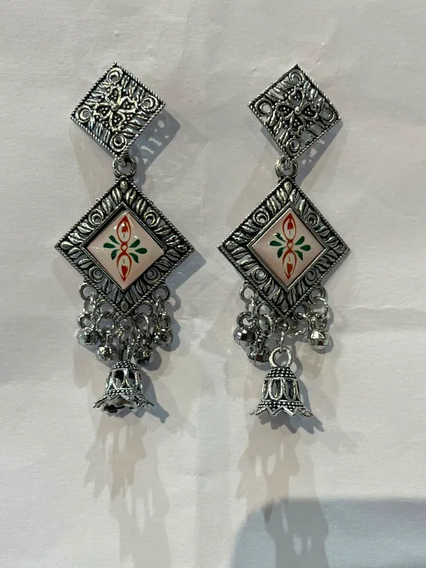 Silver_Oxidized_Floral_Enamel_Jhumka_Earrings_For_Women