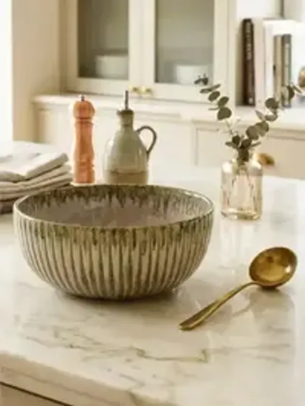 Handcrafted_Ribbed_Ceramic_Serving_Bowl_Rustic_Drip_Glaze_Finish