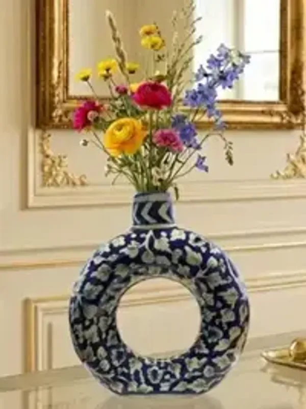 Midnight_Bloom_Ring_Ceramic_Vase