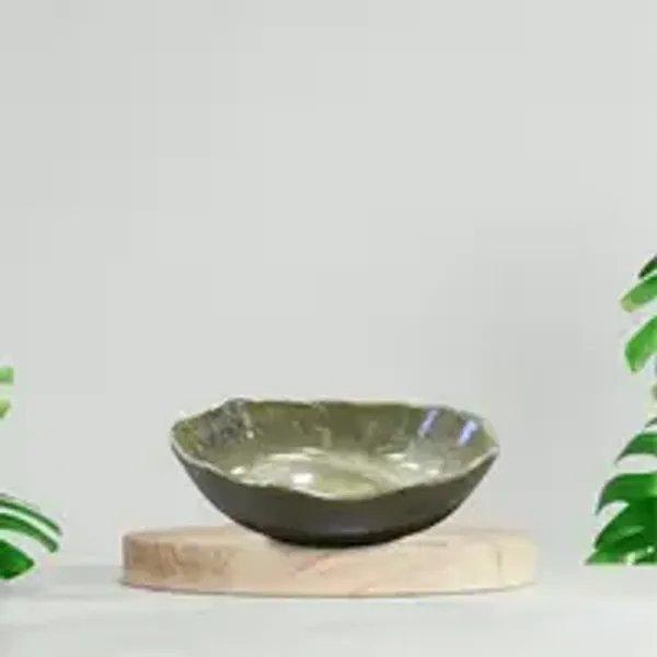 Oval_Wavery_Border_Semi_Deep_Platter_Bowl_Dessert_Green_7x6_Inches