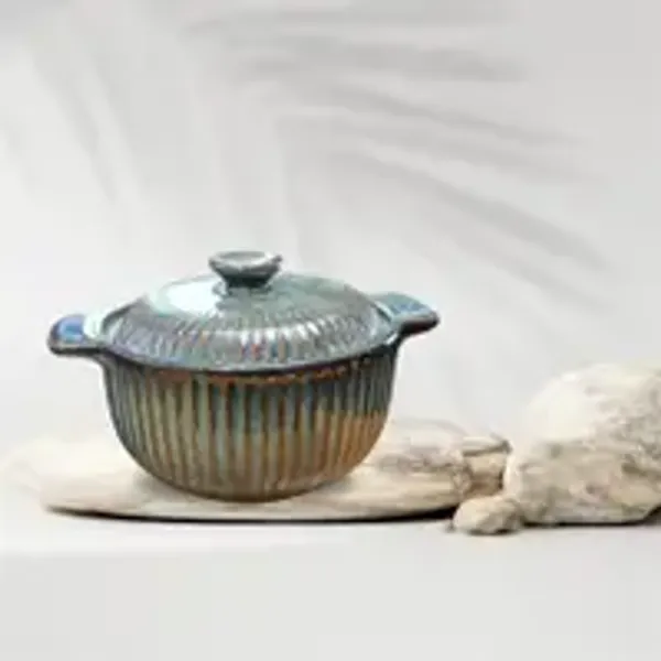 Handcrafted_Studio_Pottery_Casserole_With_Lid_Small_Size_Earth_Glaze_Finish
