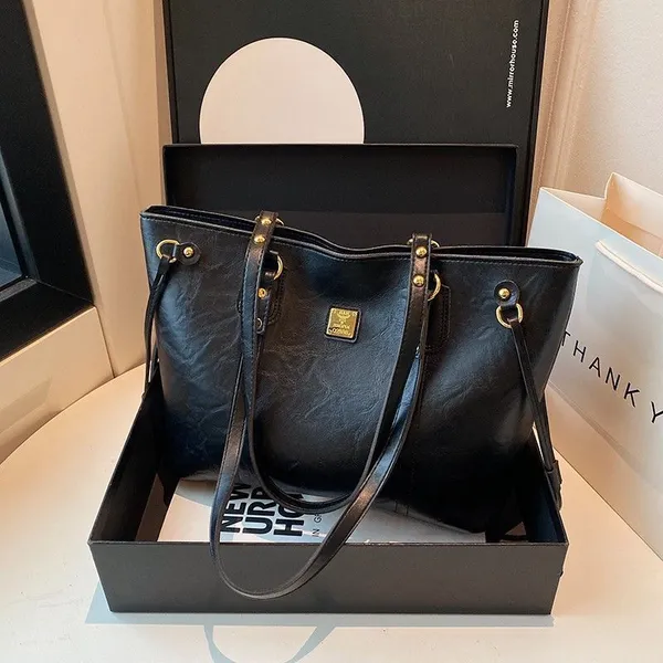 Black_Pu_Vegan_Leather_Tote_Bag_For_Women