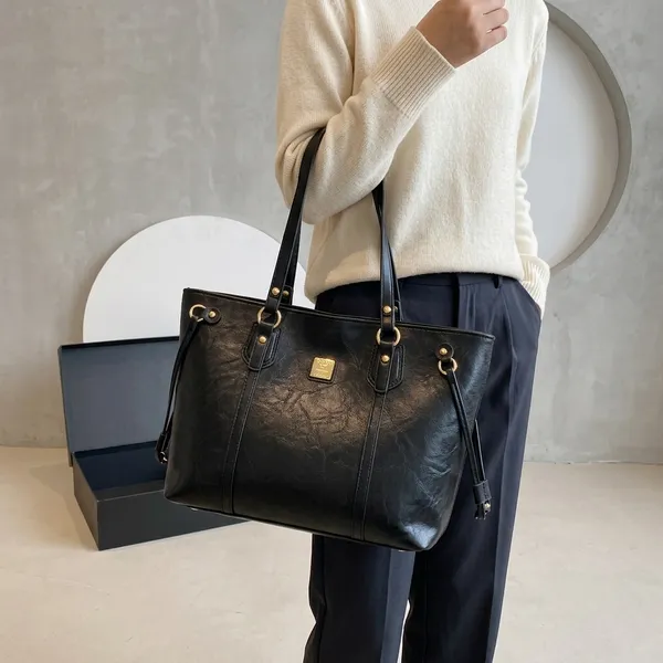 Black_Pu_Vegan_Leather_Tote_Bag_For_Women