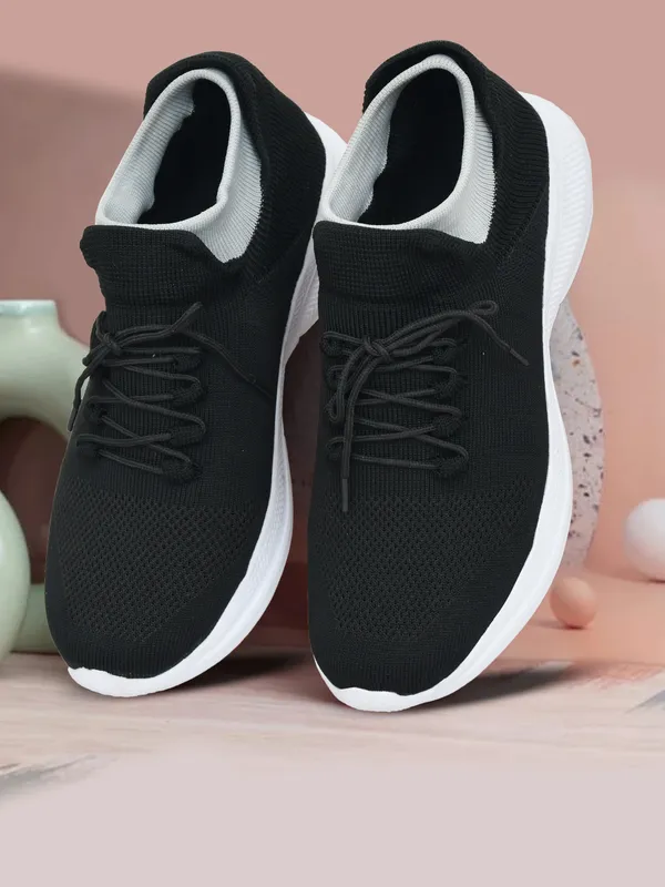 Black_Flyknit_Lace-Up_Sneakers_For_Men