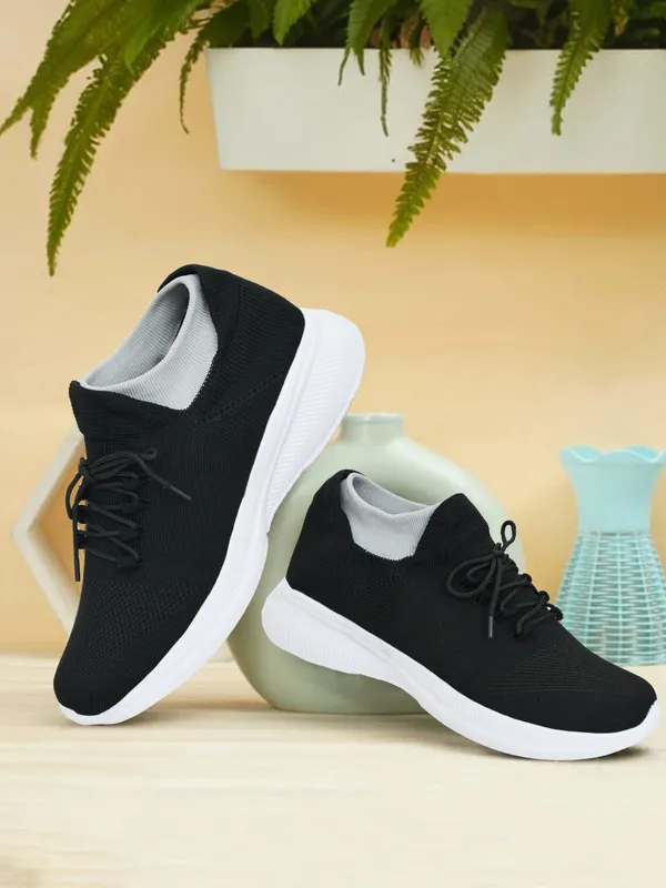 Black_Flyknit_Lace-Up_Sneakers_For_Men