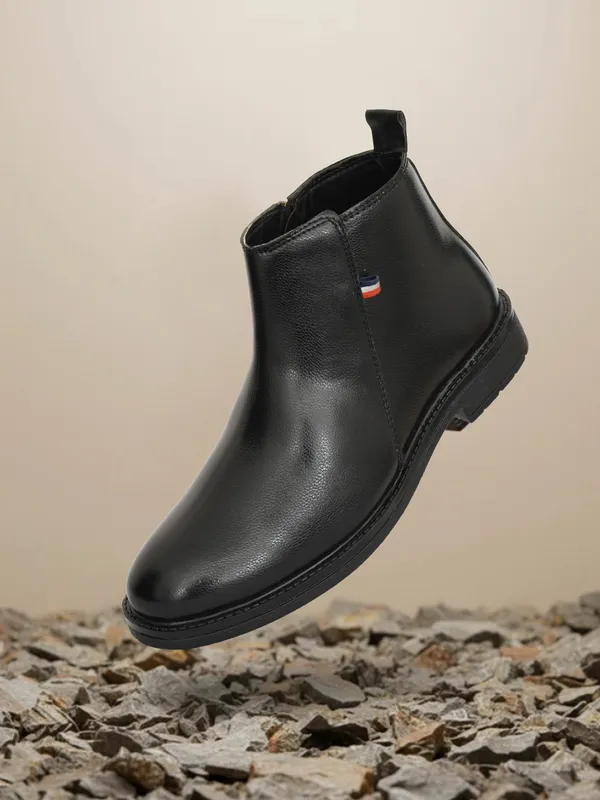 Black_Synthetic_Leather_Slip-On_Chelsea_Boots_For_Men